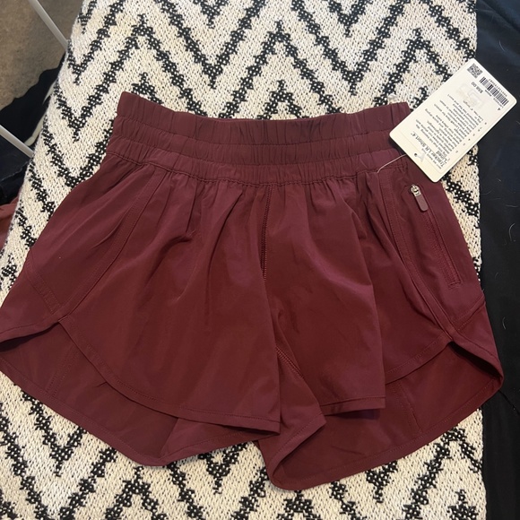 lululemon athletica Pants - Lululemon Tracker LR Short 4" Lined